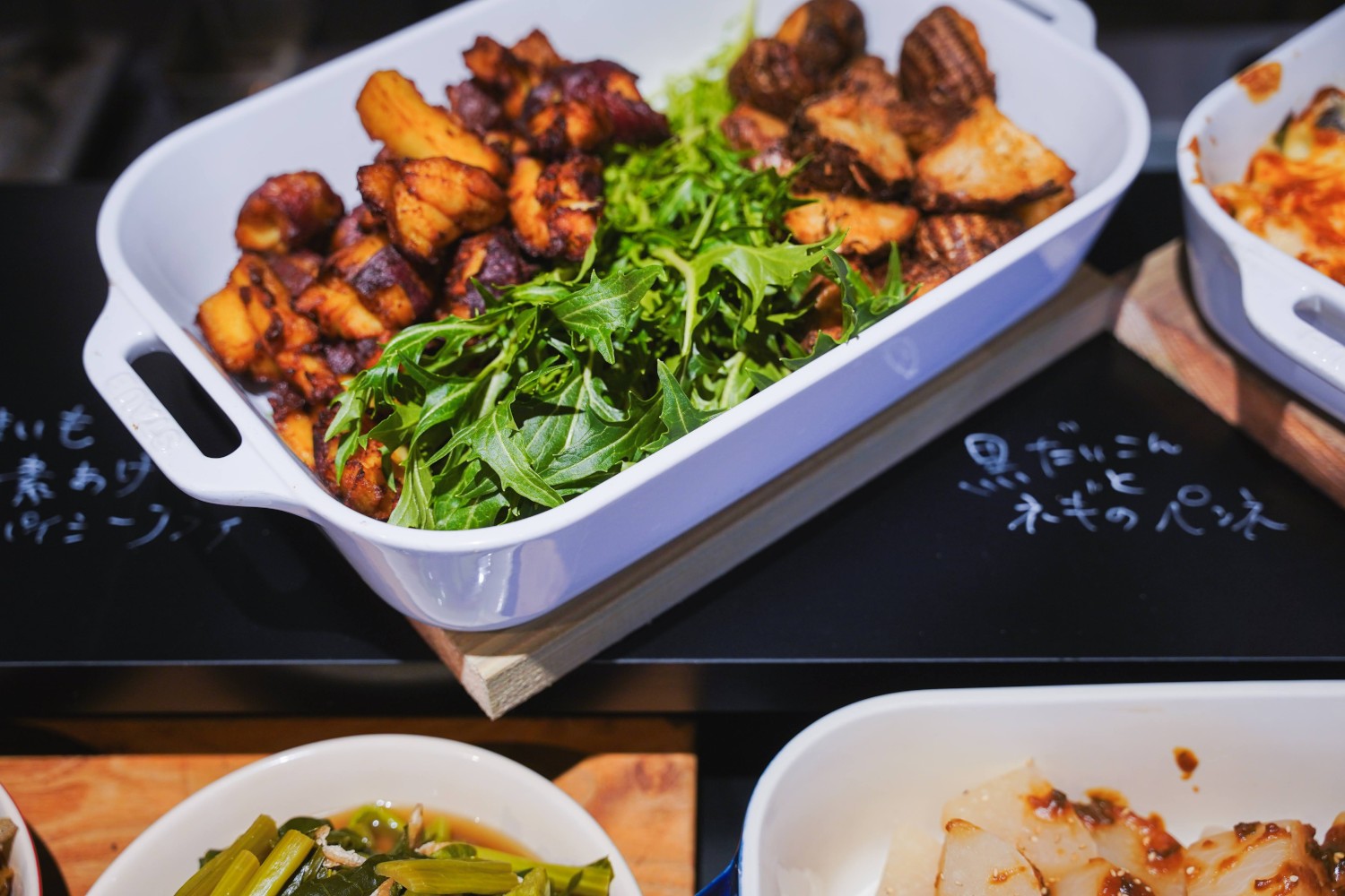 季節の野菜をふんだんに使った
オーガニックランチビュッフェ